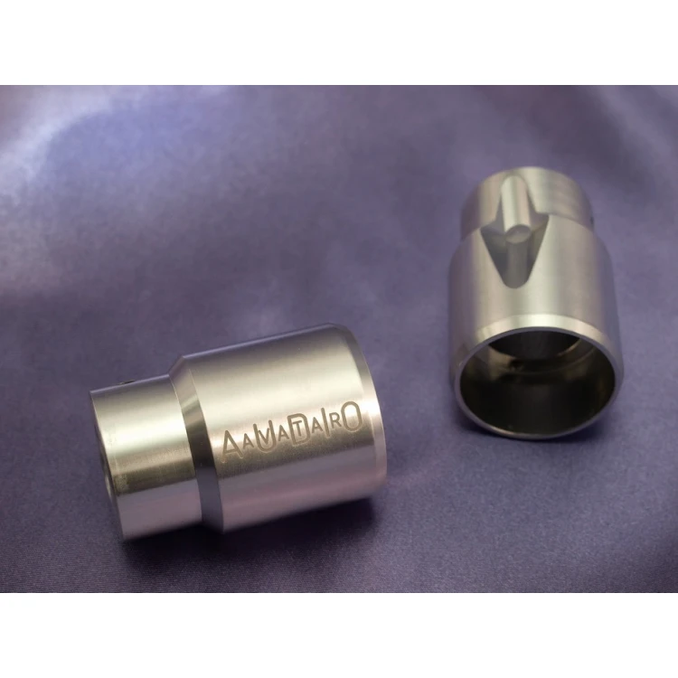 Dienstleistung für die Gravur von Metallelementen - Vorbereitung zur Produktion - Elemente aus Messing und Aluminium - PDP003