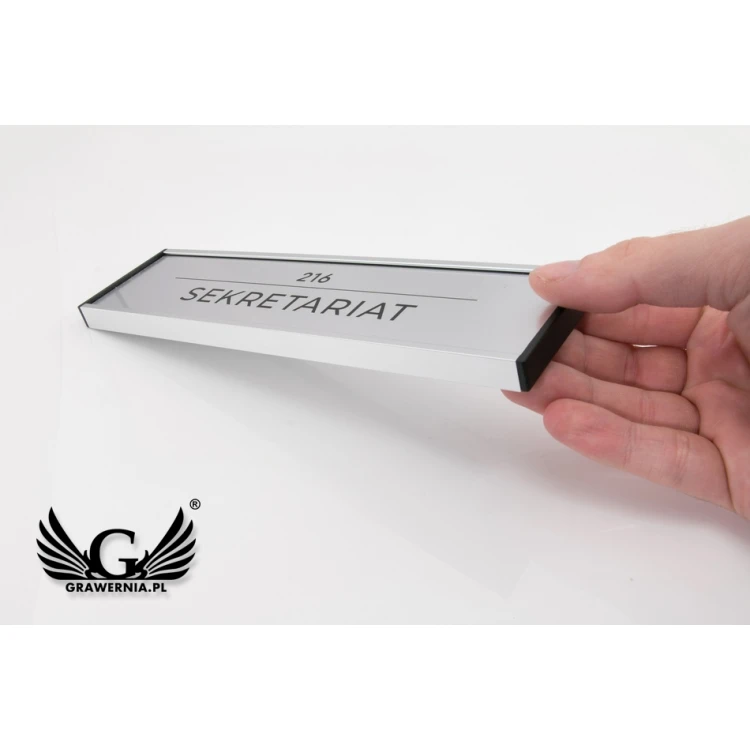 Türschild mit graviertem Schild - silberner Rahmen - WND001