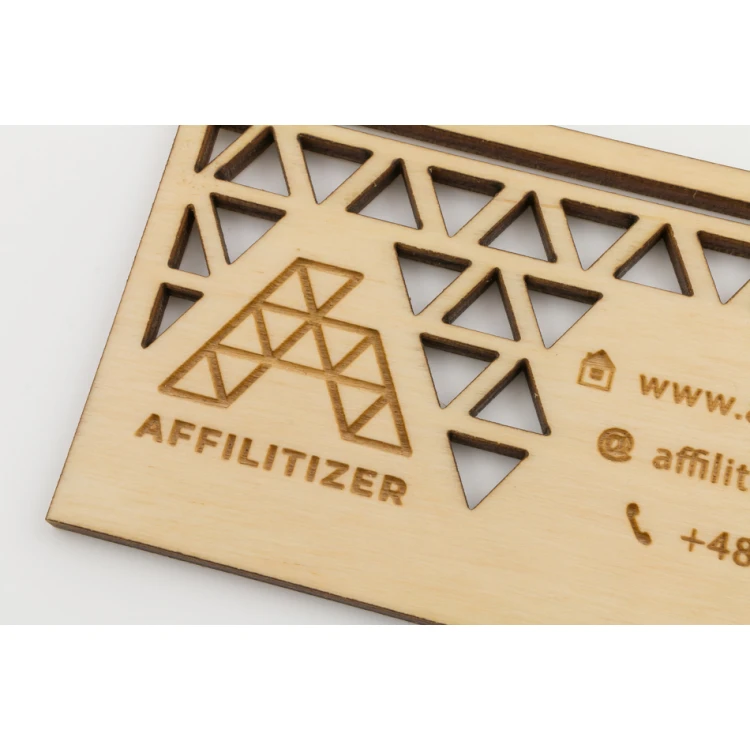 Premium Holz Visitenkarten - lackiert - graviert - WZ024