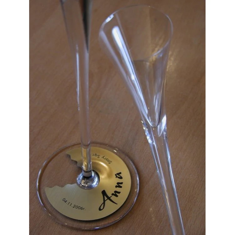 Goldene Aufkleber für Gläser aus Gravierlaminat