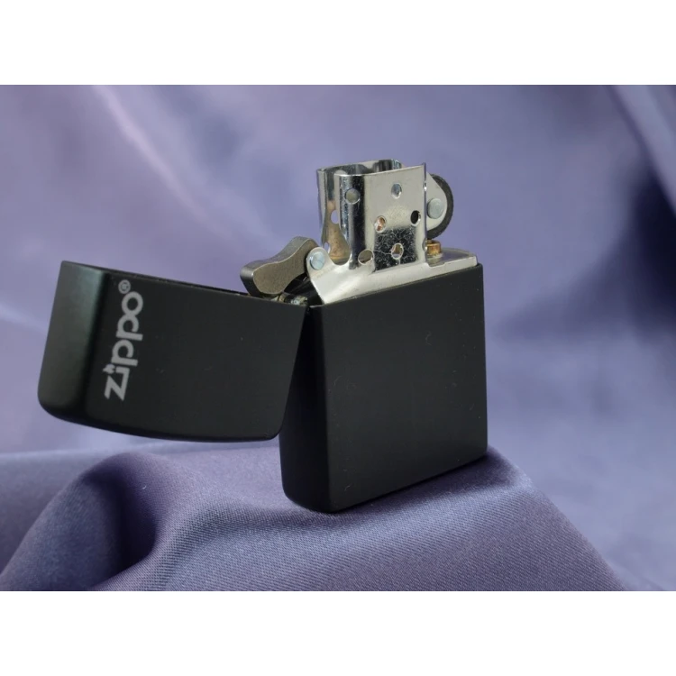 ZIPPO Feuerzeug Black Matte Logo - ZIP056
