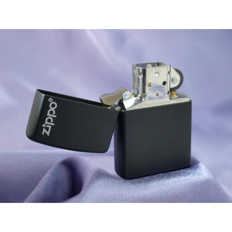 ZIPPO Feuerzeug Black Matte Logo - ZIP056