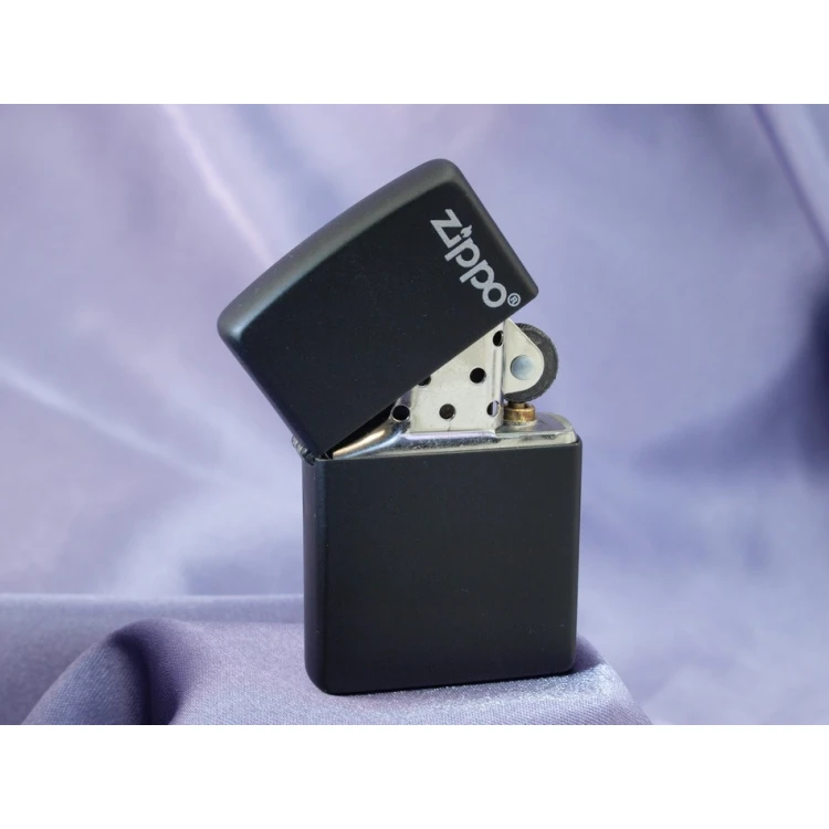 ZIPPO Feuerzeug Black Matte Logo - ZIP056