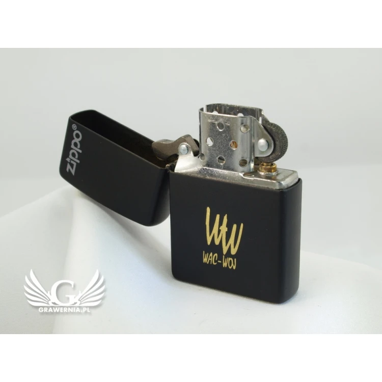ZIPPO Feuerzeug Black Matte Logo - ZIP056