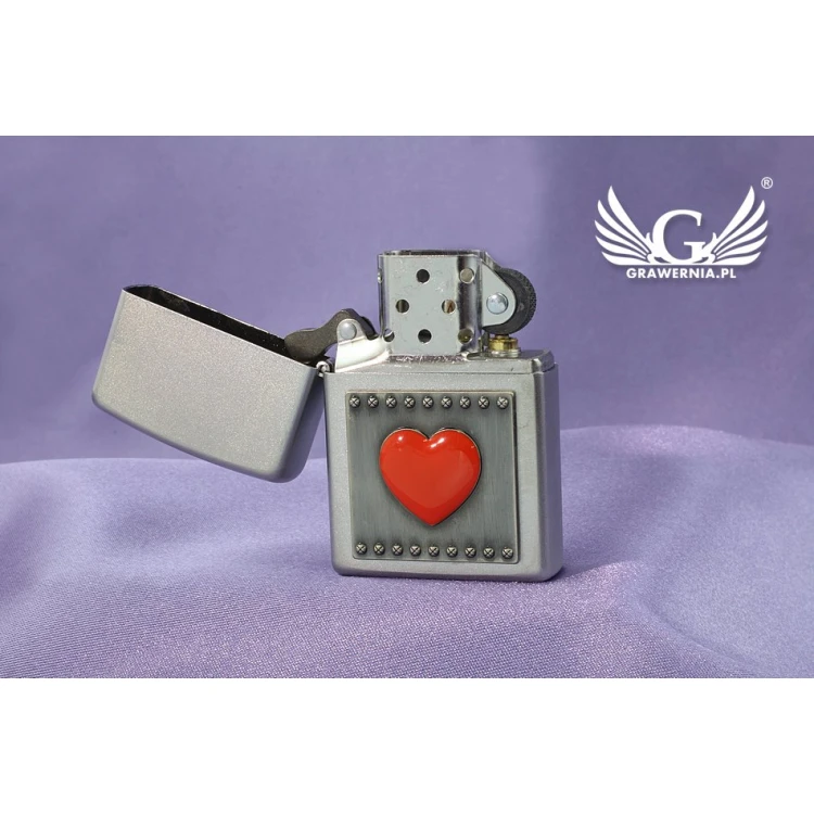 Zippo Feuerzeug Rotes Herz Satin Chrome - ZIP022