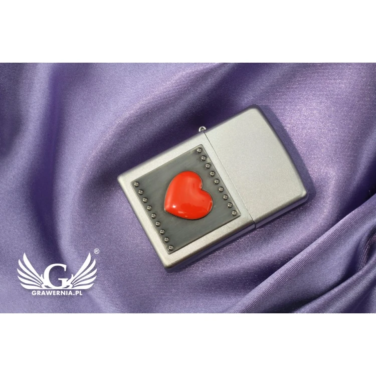 Zippo Feuerzeug Rotes Herz Satin Chrome - ZIP022