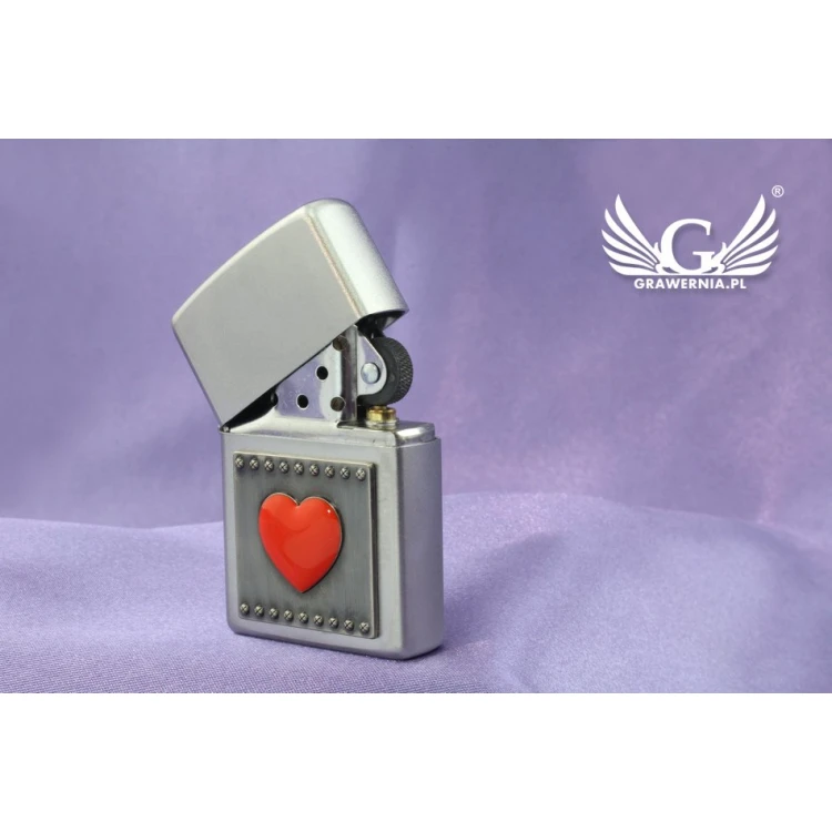 Zippo Feuerzeug Rotes Herz Satin Chrome - ZIP022