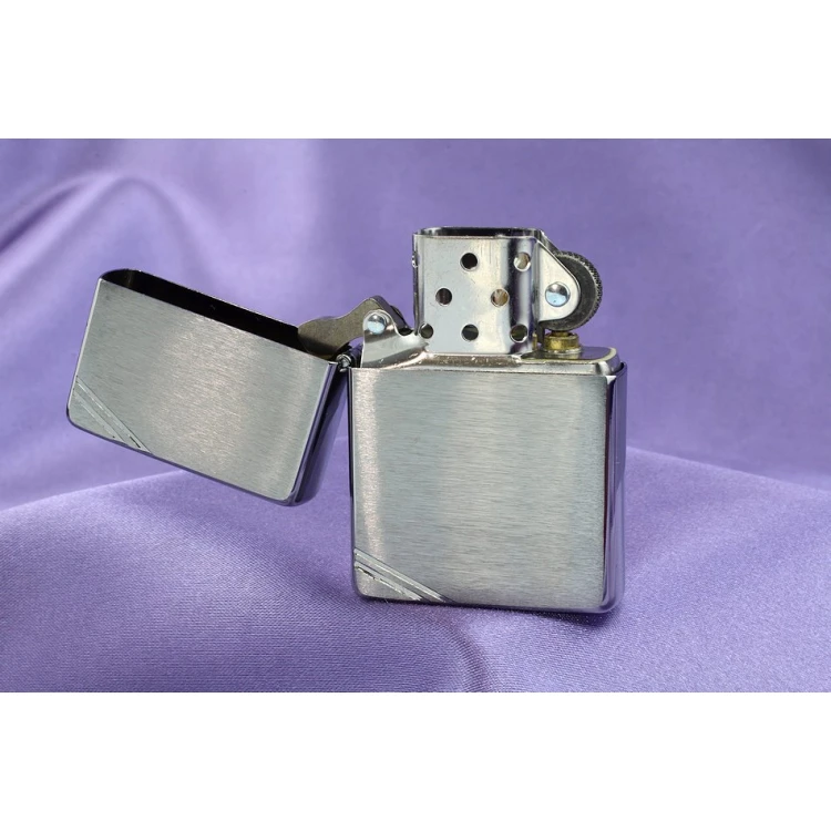 ZIPPO Feuerzeug Vintage Gebürstetes Chrom mit Strichen - ZIP027