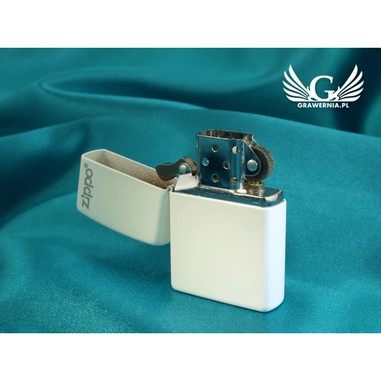 ZIPPO Feuerzeug White Matte Zippo Logo - ZIP007