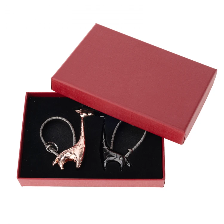 Set von zwei Schlüsselanhängern Verliebte Giraffen mit Ihrer Gravur - BP172